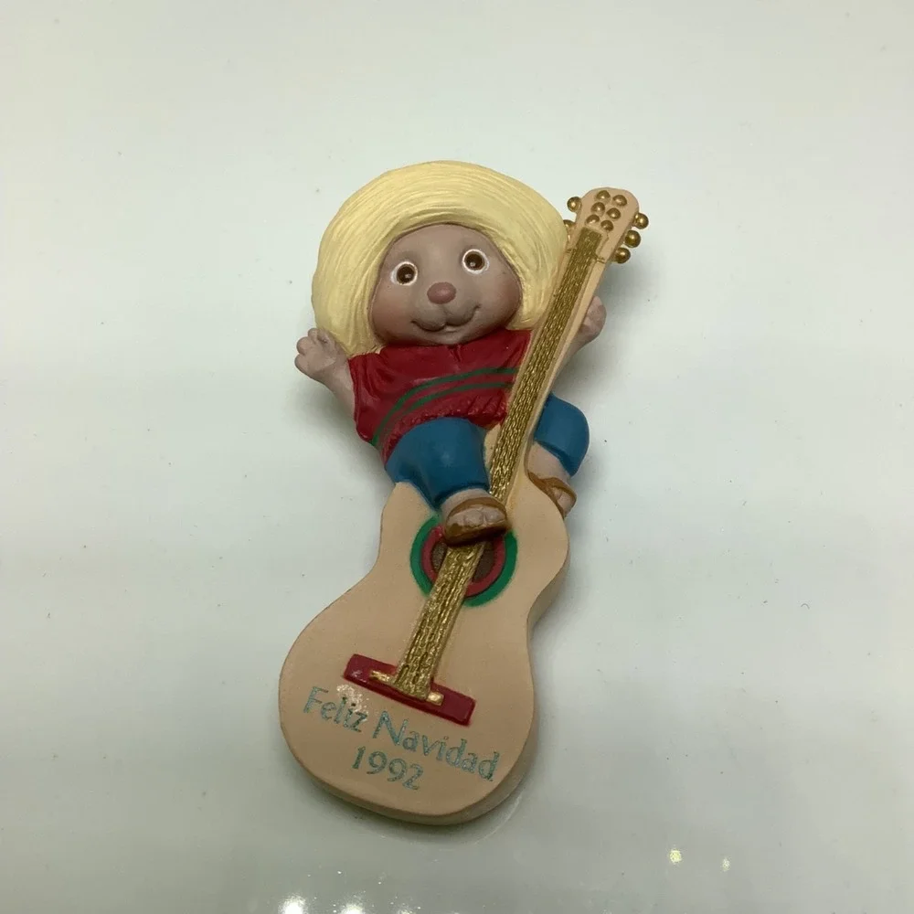 Hallmark Keepsake Feliz Navidad Mouse Guitar‎ Christmas Ornament 1992 Vintage